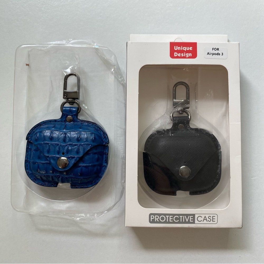 Pair of airpod charging case